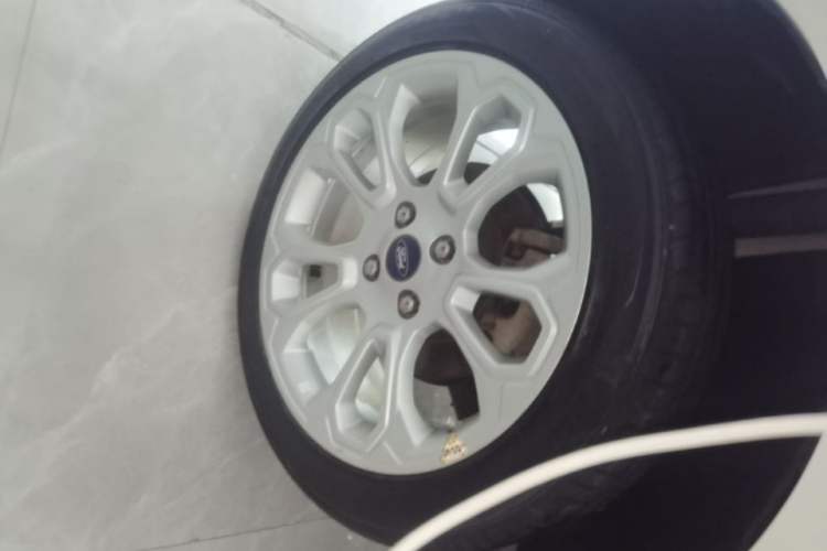 Used Ford EcoSport 2018 1.5L Automatic Platinum Wing Model Right Rear Wheel Hub