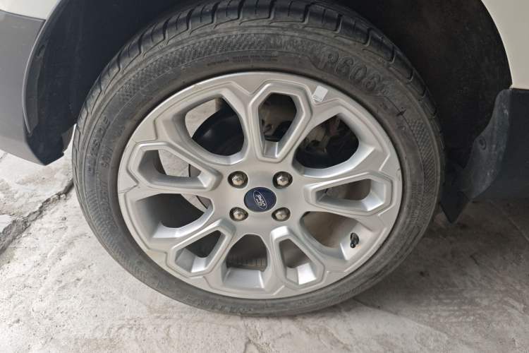 Used Ford EcoSport 2018 1.5L Automatic Platinum Wing Model Right Rear Wheel Hub