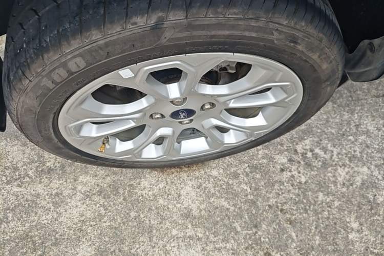 Used Ford EcoSport 2018 1.5L Automatic Platinum Wing Model Right Rear Wheel Hub