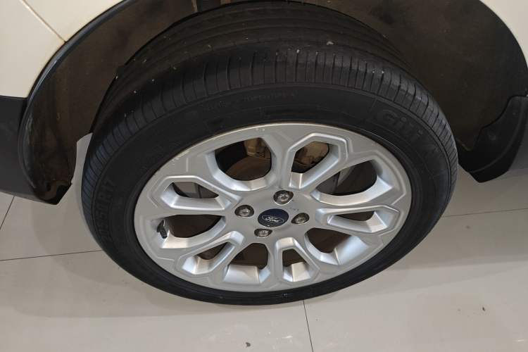 Used Ford EcoSport 2018 1.5L Automatic Platinum Wing Model Right Rear Wheel Hub