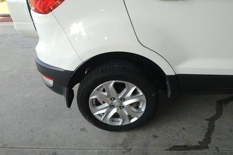Used Ford EcoSport 2018 1.5L Automatic Elite Edition Right Rear Wheel Hub