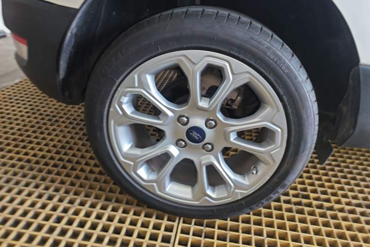Used Ford EcoSport 2018 1.5L Automatic Zunyi Trim Right Rear Wheel Hub