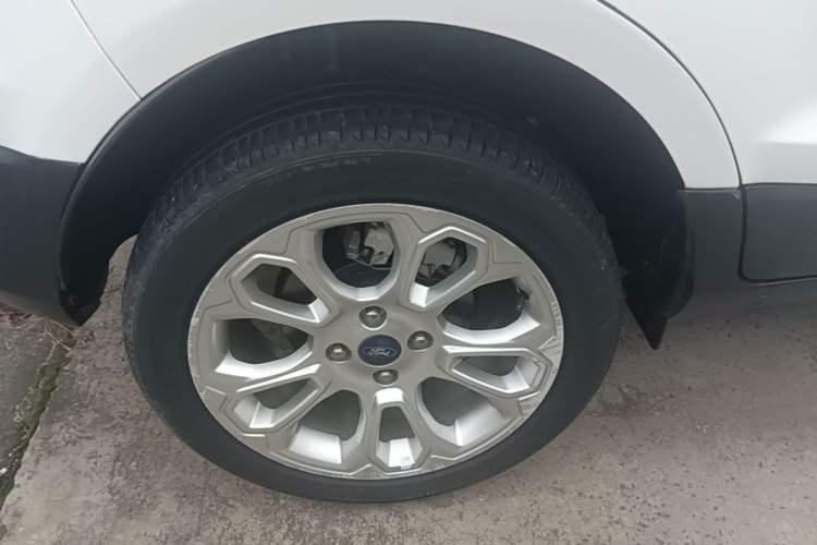 Used Ford EcoSport 2018 1.5L Automatic Zunyi Trim Right Rear Wheel Hub