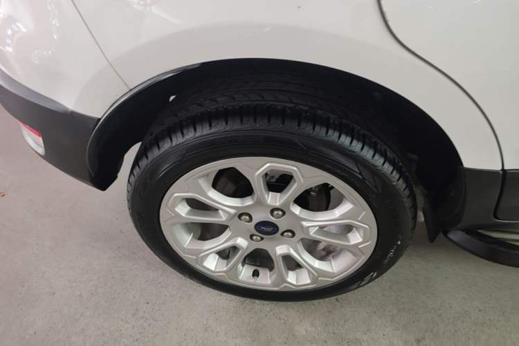 Used Ford EcoSport 2018 1.5L Automatic Zunyi Trim Right Rear Wheel Hub