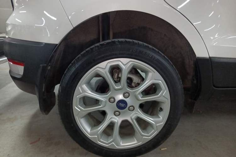 Used Ford EcoSport 2018 1.5L Automatic Platinum Wing Model Right Rear Wheel Hub