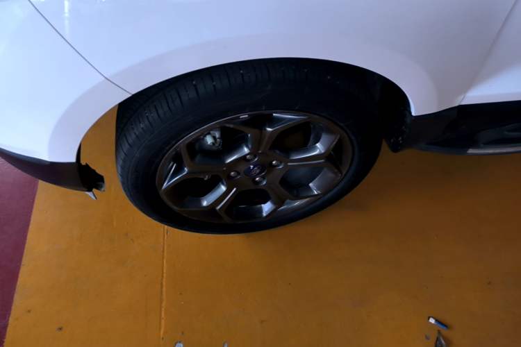 Used Ford EcoSport 2019 1.5L Automatic Platinum Wing Sport Edition Left Front Wheel Hub
