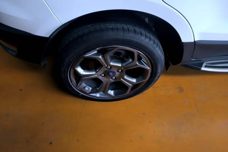 Used Ford EcoSport 2019 1.5L Automatic Platinum Wing Sport Edition Right Rear Wheel Hub