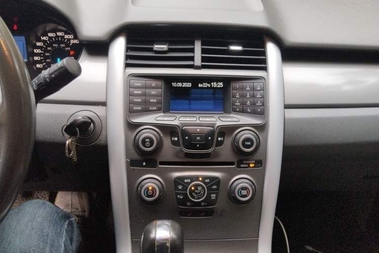 Used Ford Edge 2011 3.5L Prestige Sunroof Edition Audio And AC Panel