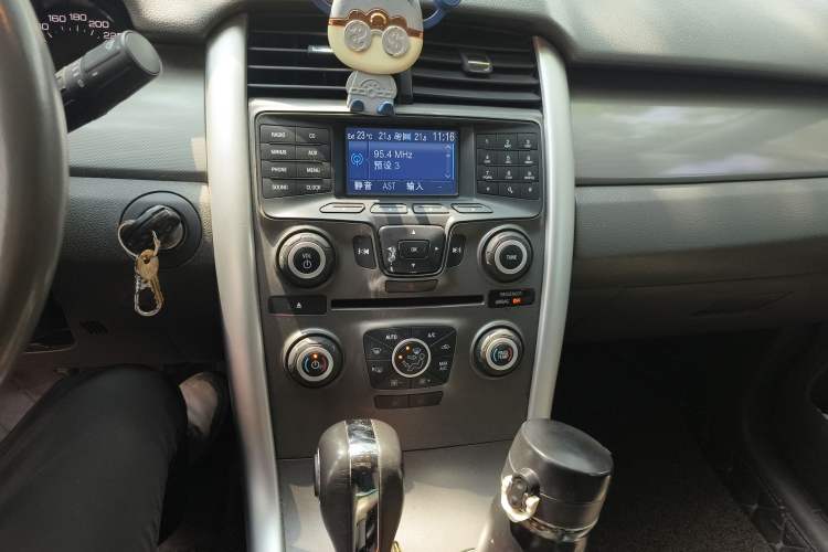 Used Ford Edge 2011 3.5L Elite Edition Audio And AC Panel