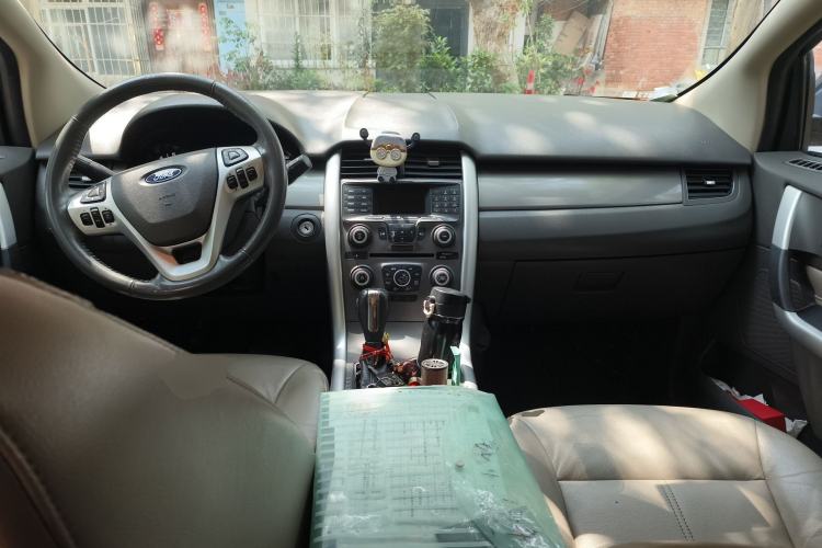 Used Ford Edge 2011 3.5L Elite Edition Center Console