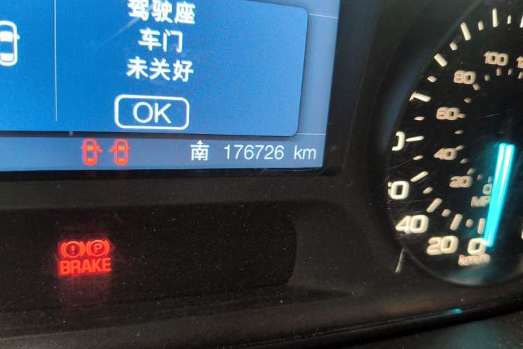 Used Ford Edge 2011 3.5L Prestige Sunroof Edition Odometer Close Up