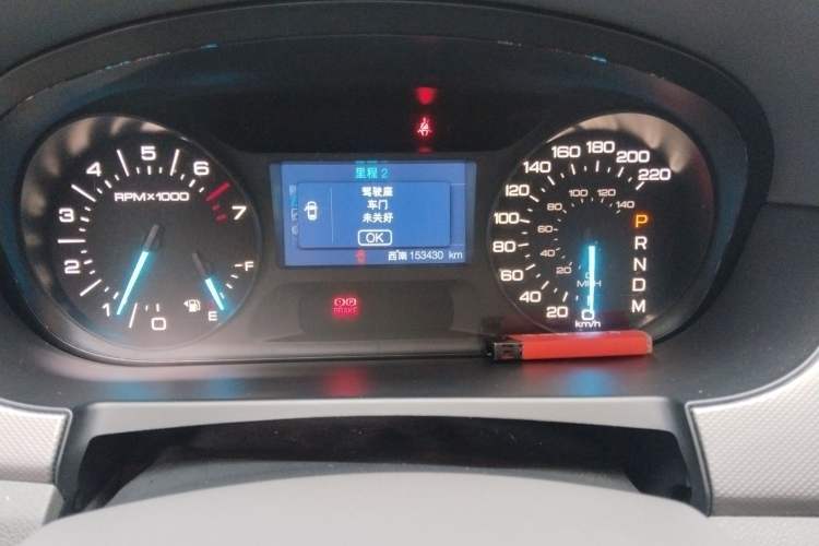 Used Ford Edge 2011 3.5L Prestige Sunroof Edition Odometer Close Up