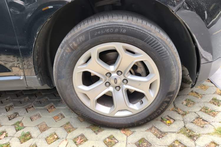 Used Ford Edge 2011 3.5L Prestige Sunroof Edition Right Front Wheel Hub