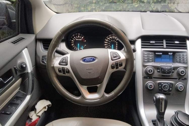 Used Ford Edge 2011 3.5L Prestige Sunroof Edition Steering Wheel