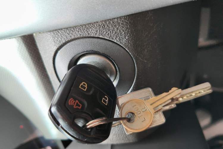 Used Ford Edge 2011 3.5L Prestige Sunroof Edition Vehicle Key
