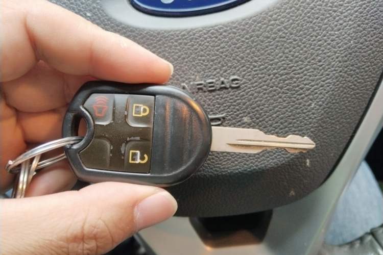 Used Ford Edge 2011 3.5L Prestige Sunroof Edition Vehicle Key