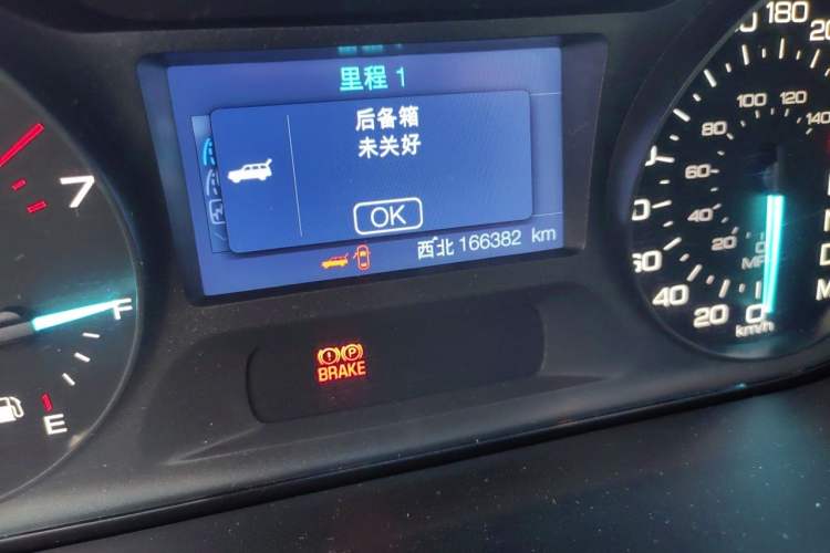 Used Ford Edge 2011 3.5L Prestige Sunroof Edition Odometer Close Up