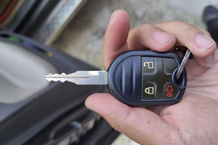 Used Ford Edge 2011 3.5L Prestige Sunroof Edition Vehicle Key