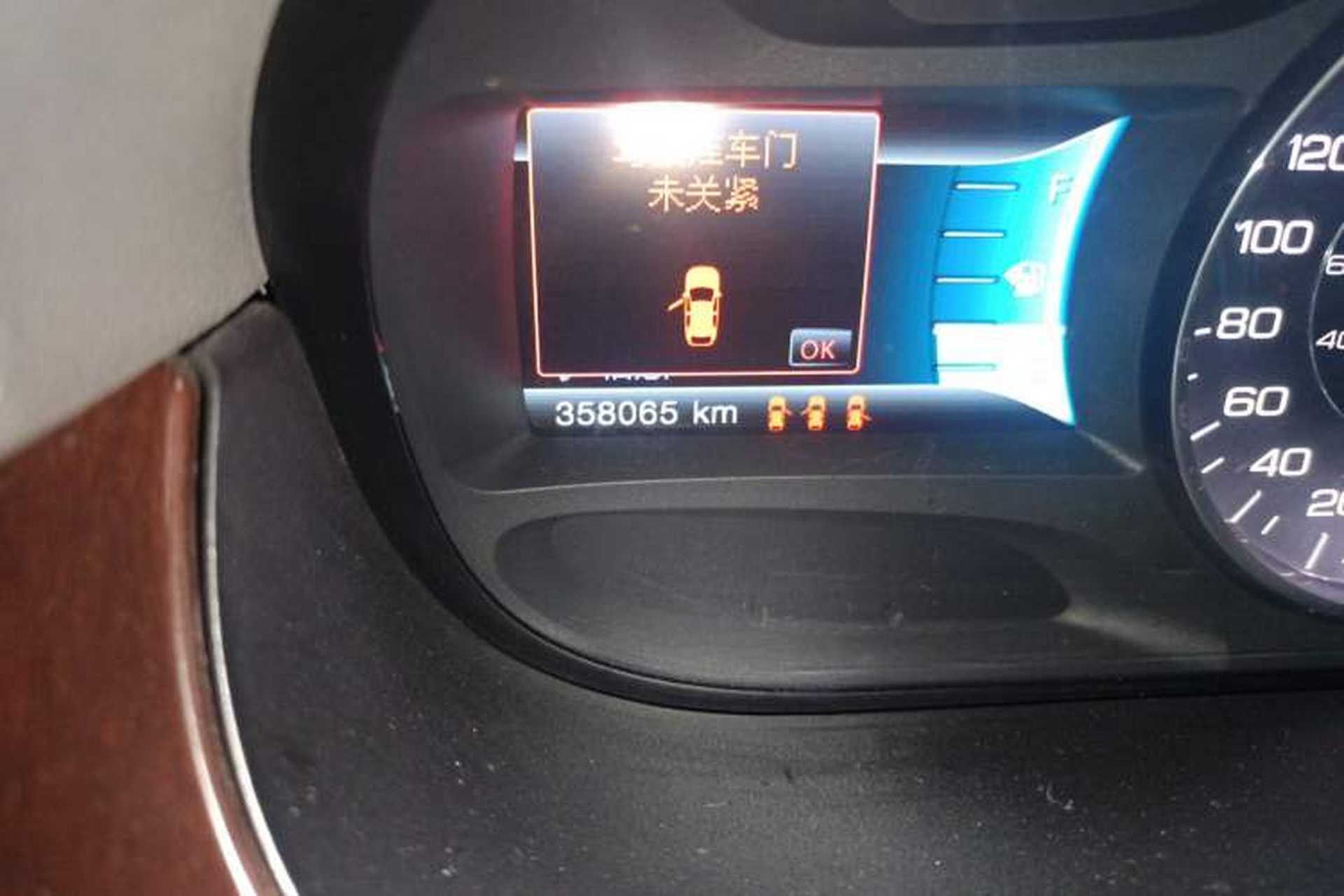 Used Ford Edge 2011 3.5L Prestige Sunroof Edition Odometer Close Up