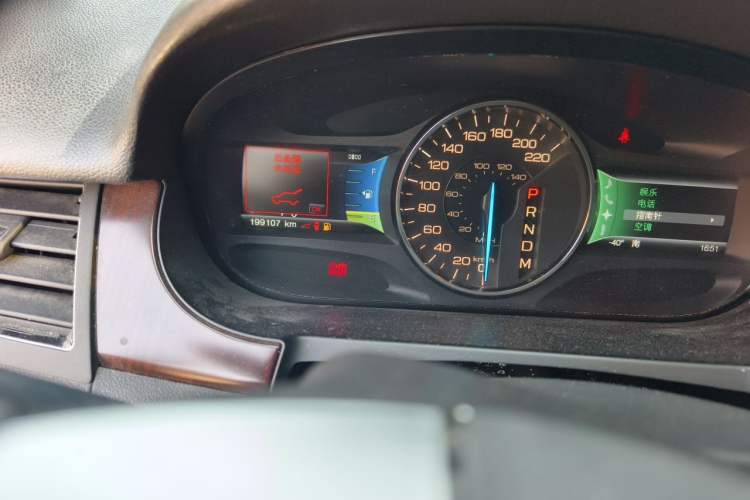 Used Ford Edge 2011 3.5L Prestige Sunroof Edition Odometer Close Up