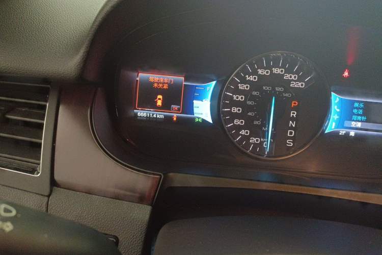 Used Ford Edge 2011 3.5L Zunrui Model Odometer Close Up