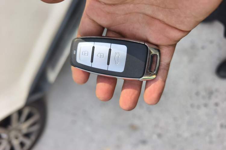 Used Ford Edge 2011 3.5L Prestige Sunroof Edition Vehicle Key