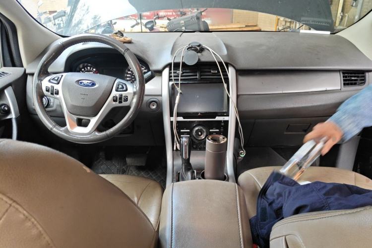 Used Ford Edge 2012 2.0T Elite Sunroof Edition Center Console