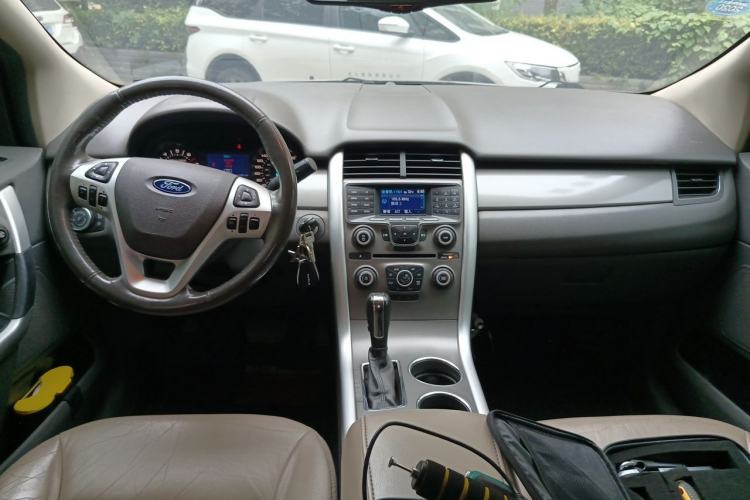 Used Ford Edge 2012 2.0T Elite Sunroof Edition Center Console