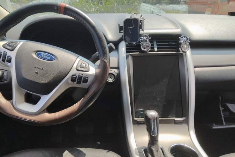 Used Ford Edge 2012 2.0T Elite Sunroof Edition Center Console