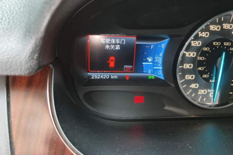 Used Ford Edge 2012 2.0T Zunrui Trim Odometer Close Up