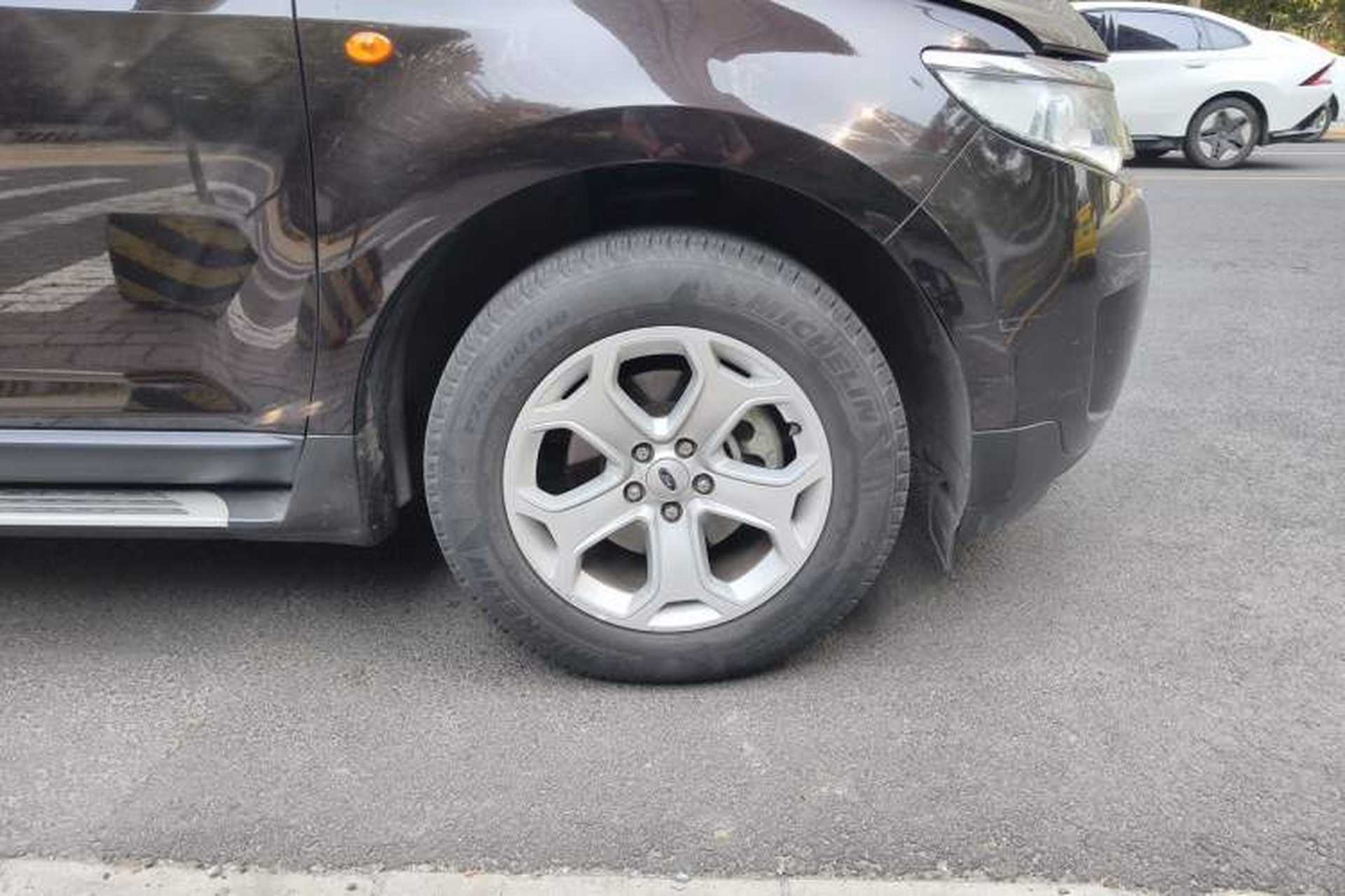 Used Ford Edge 2012 2.0T Elite Sunroof Edition Right Front Wheel Hub