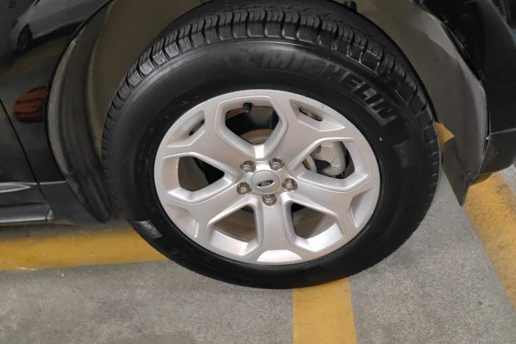 Used Ford Edge 2012 2.0T Elite Sunroof Edition Right Front Wheel Hub