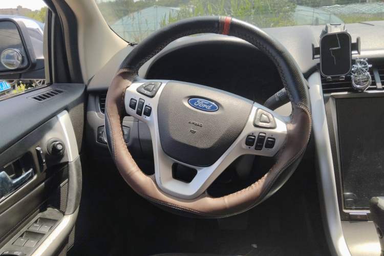 Used Ford Edge 2012 2.0T Elite Sunroof Edition Steering Wheel