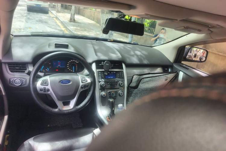 Used Ford Edge 2012 2.0T Elite Sunroof Edition Center Console