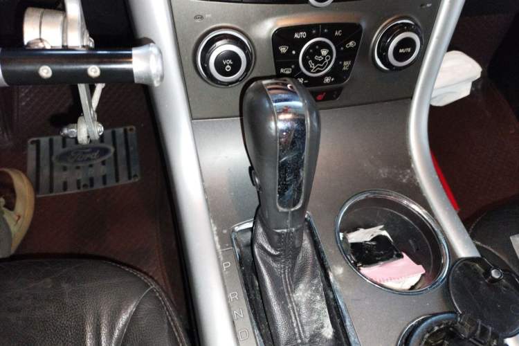 Used Ford Edge 2012 2.0T Elite Sunroof Edition Gear Lever