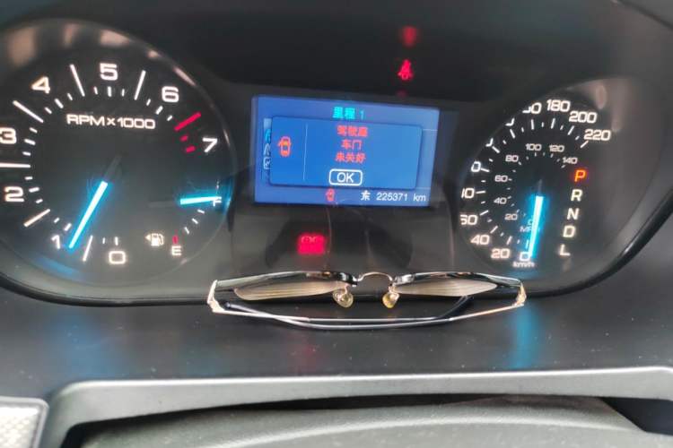Used Ford Edge 2012 2.0T Elite Sunroof Edition Odometer Close Up