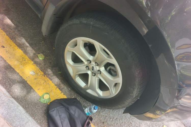 Used Ford Edge 2012 2.0T Elite Sunroof Edition Right Front Wheel Hub