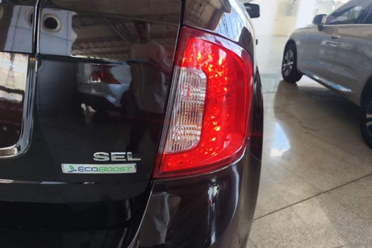 Used Ford Edge 2012 2.0T Elite Sunroof Edition Right Rear Taillight