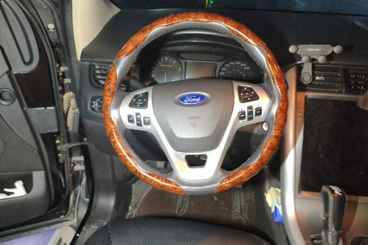 Used Ford Edge 2012 2.0T Elite Sunroof Edition Steering Wheel