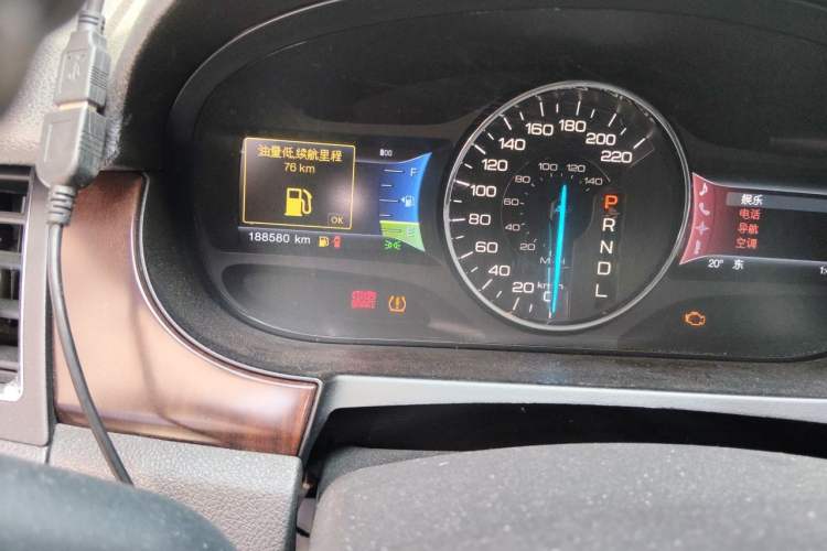 Used Ford Edge 2012 2.0T Elite Edition Odometer Close Up