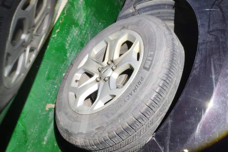 Used Ford Edge 2012 2.0T Elite Sunroof Edition Right Front Wheel Hub