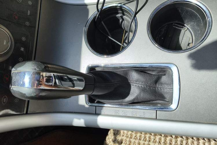 Used Ford Edge 2012 2.0T Elite Sunroof Edition Gear Lever