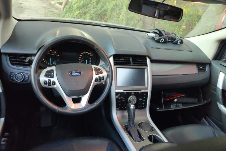 Used Ford Edge 2012 2.0T Elite Sunroof Edition Center Console