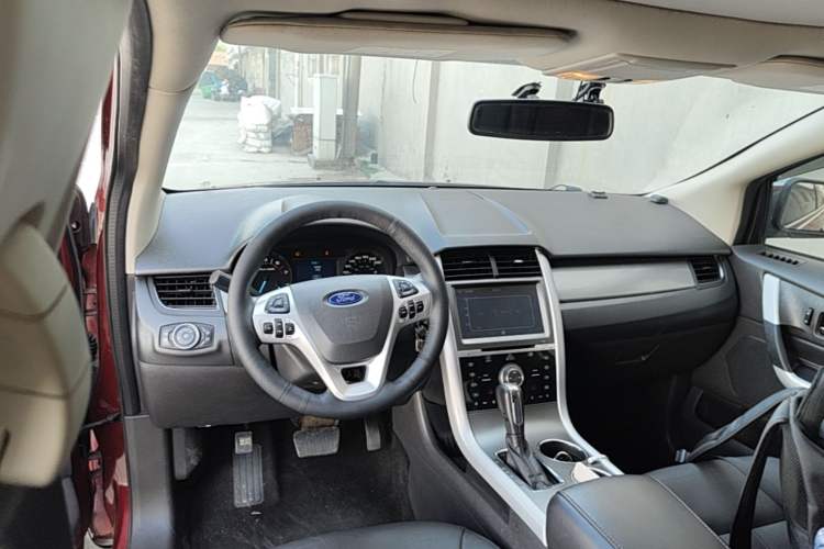 Used Ford Edge 2012 2.0T Elite Sunroof Edition Center Console