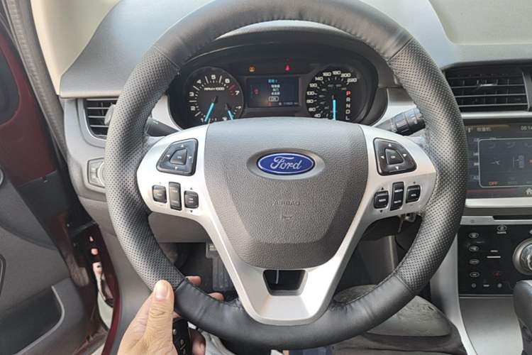 Used Ford Edge 2012 2.0T Elite Sunroof Edition Steering Wheel