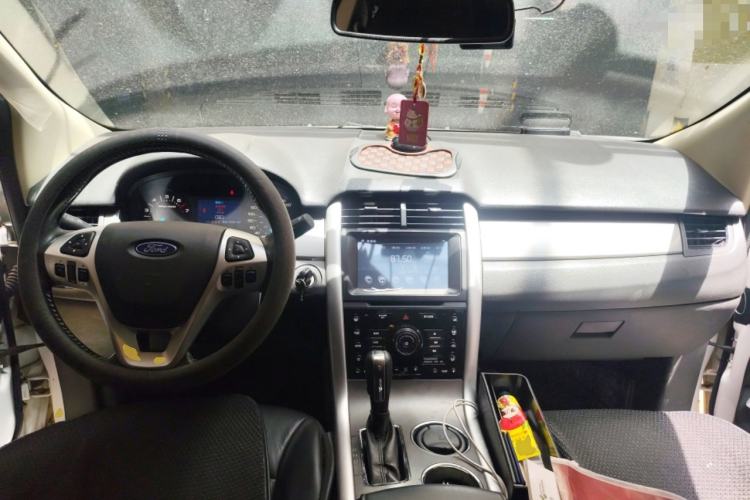 Used Ford Edge 2012 2.0T Elite Sunroof Edition Center Console