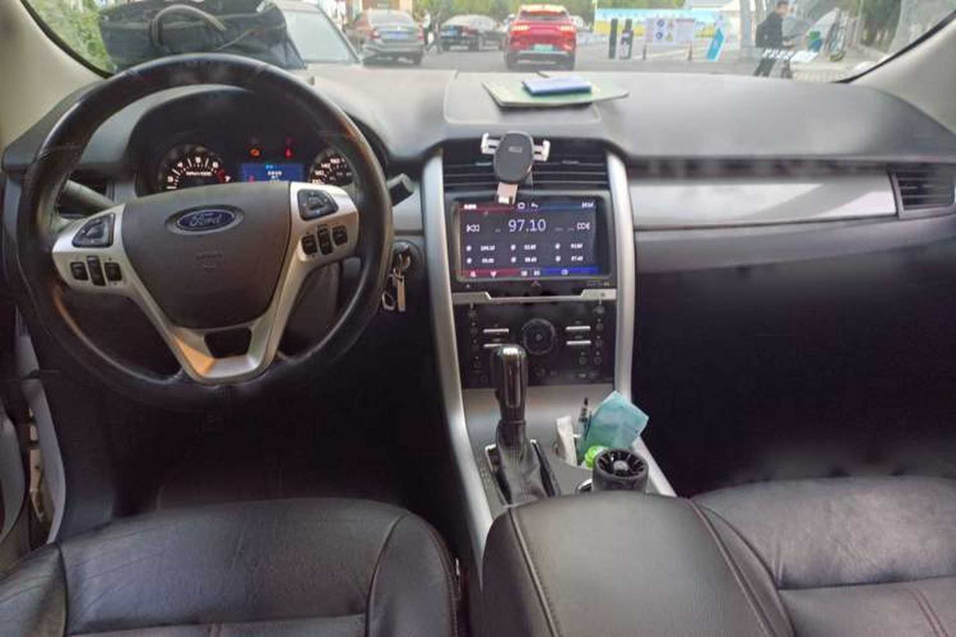 Used Ford Edge 2012 2.0T Elite Sunroof Edition Center Console