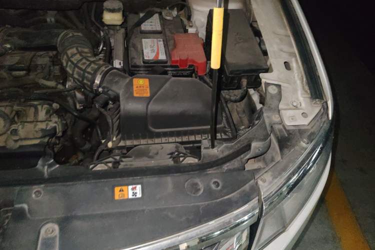 Used Ford Edge 2012 2.0T Elite Edition Engine Bay Left