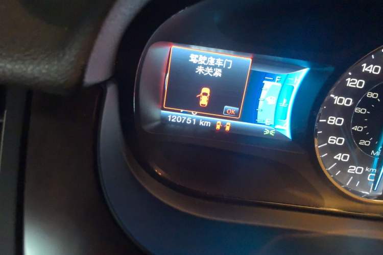 Used Ford Edge 2012 3.5L Zunrui Trim Odometer Close Up