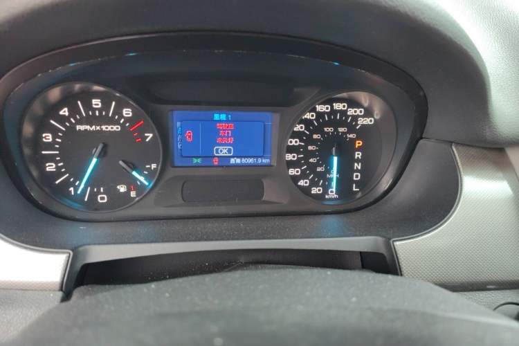 Used Ford Edge 2012 2.0T Elite Sunroof Edition Odometer Close Up